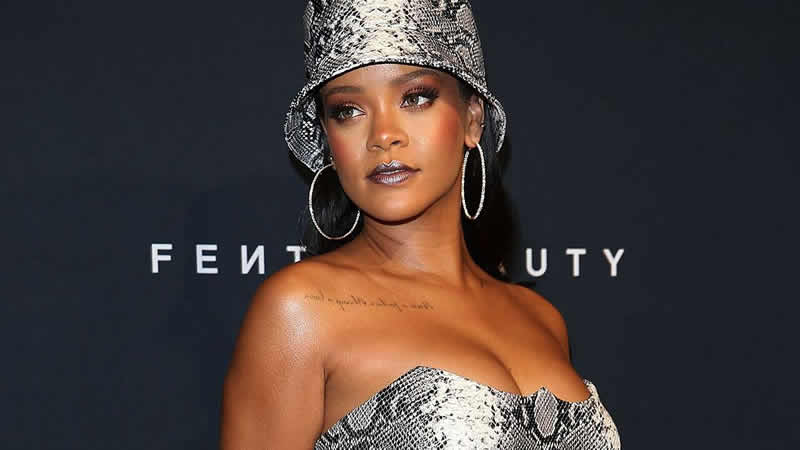 Rihanna apologises for Islamic verse at Fenty lingerie fashion show - BBC  News