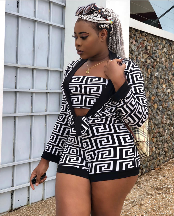 Ghanaian Slay Queen In A Fabulous Monochrome Fashion Goals Classic Ghana ghanaian-slay-queen-in-a-fabulous-monochrome-fashion-goals-classic-ghana