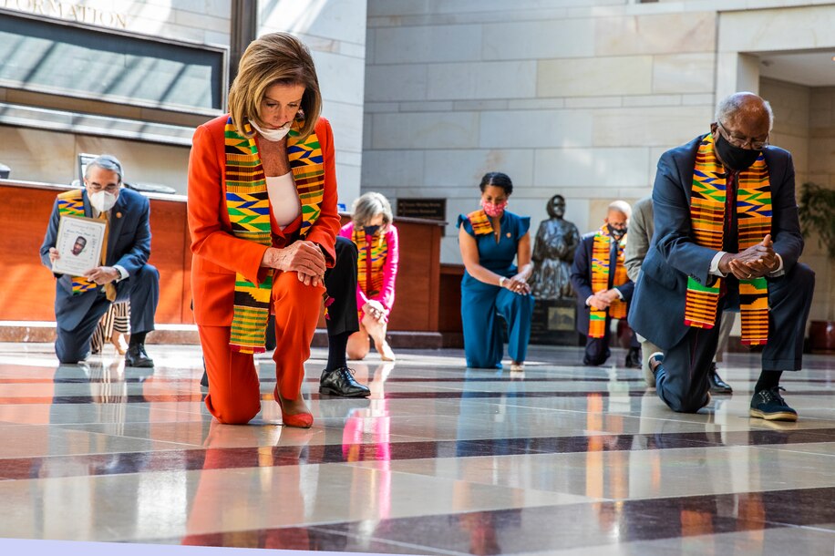 Kente Cloth Is Beloved In Ghana. Why Did Democrats Wear It ...