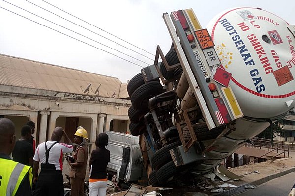 Kumasi: LPG Tanker Crashes Into Building