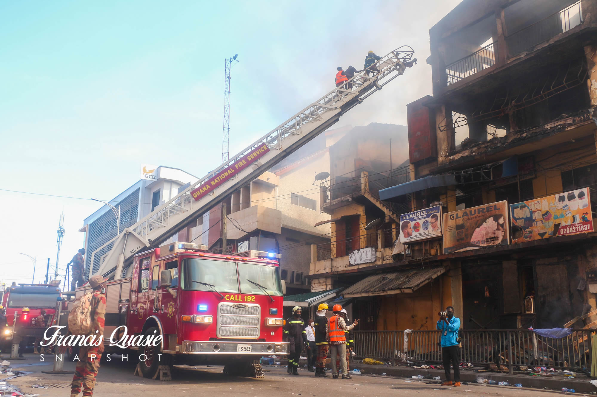 Photos: Fire Outbreak At Makola As  Officers Battle The Inferno