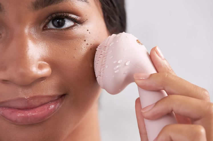 Why A Facial Brush Is The Pinnacle Of Skincare